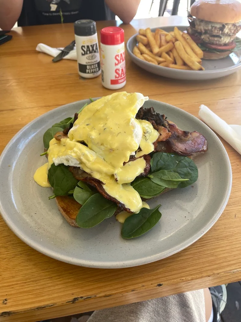 Poached eggs, bacon and hollandaise on sourdough at the café